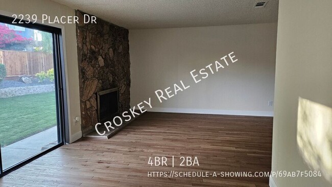 Building Photo - Move in ready! Updated home close to schoo...