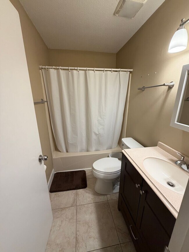 Building Photo - Coastal Living in the Heart of Destin