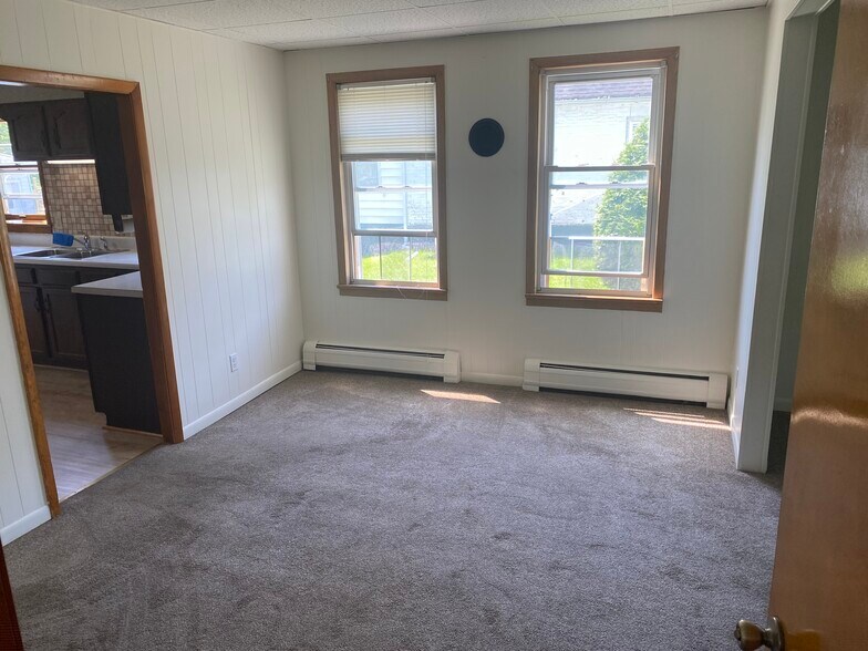 Dining room - 589 Saratoga St