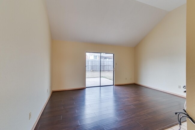 Building Photo - 4835 SE Tattershall Way