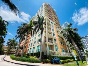 Building Photo - Spacious 2-bedroom apartment in full servi...