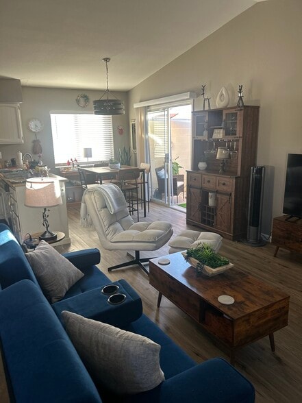 Open Floor Plan Living Room - 3340 S Parkside Dr