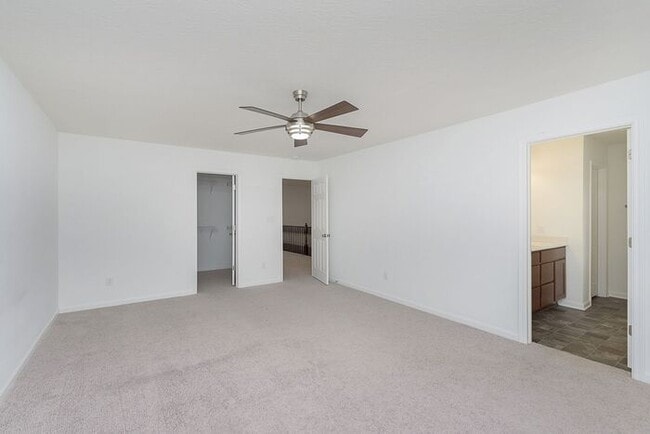 Building Photo - Awesome 5 Bedroom In Great McCordsville Lo...