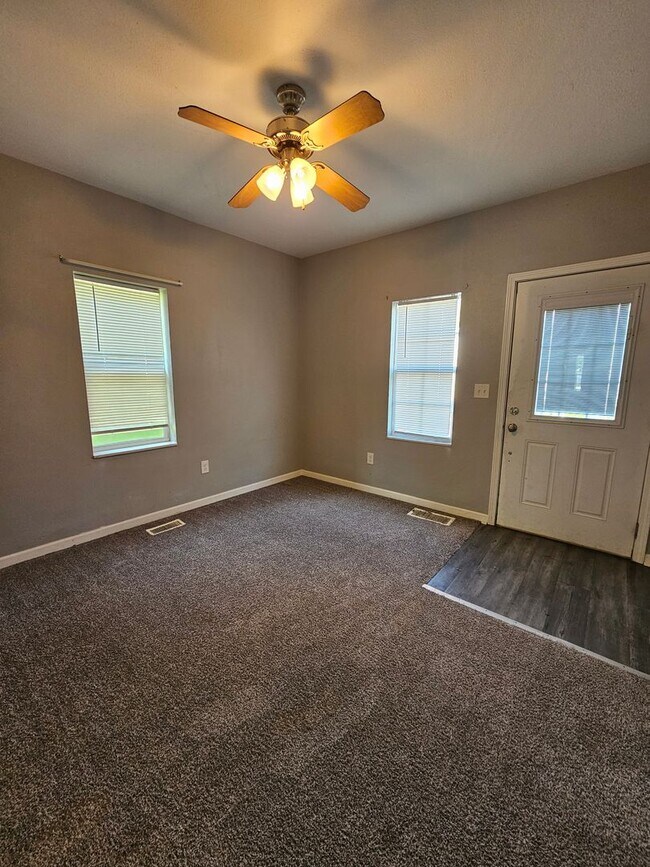 Building Photo - 1112 12th St.