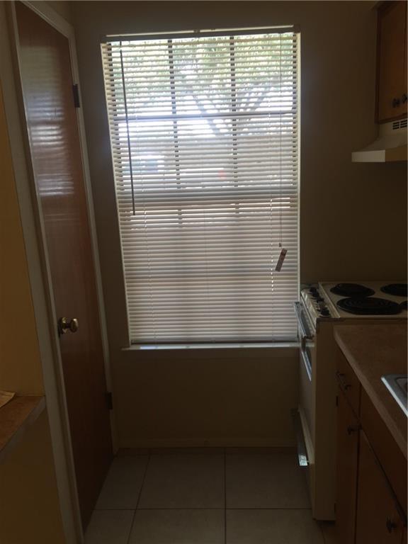 Building Photo - 619 W 37th St