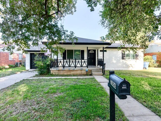 Primary Photo - 2808 Grayson Dr