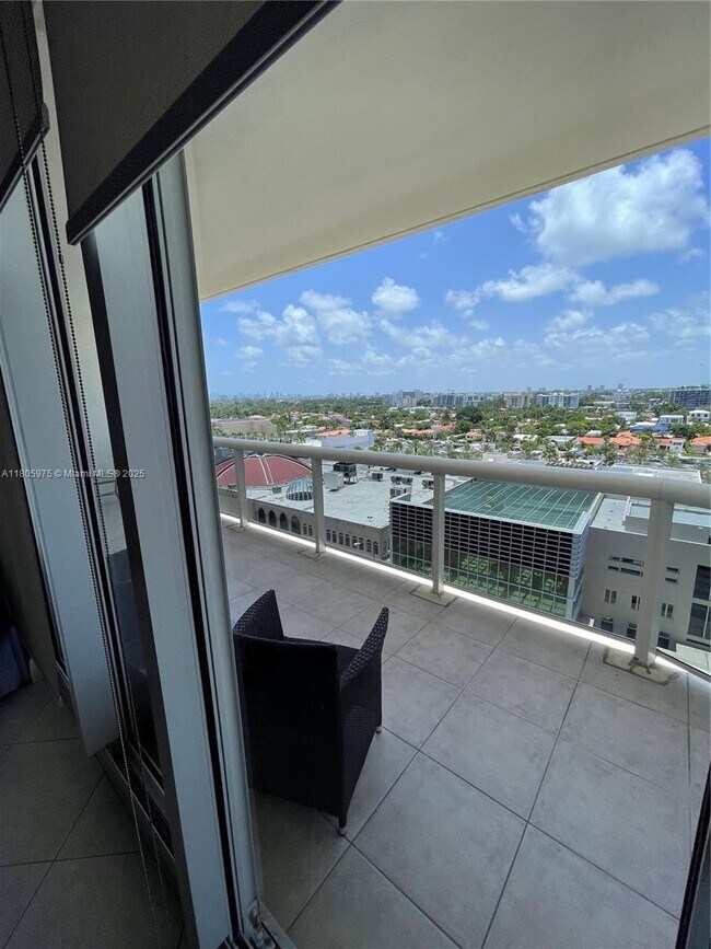 Building Photo - 9559 Collins Ave