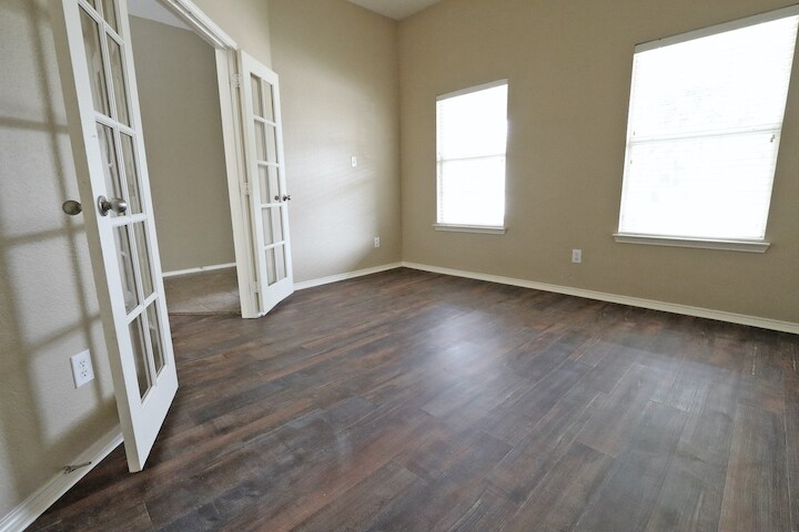 Building Photo - 1000 Warbler Ln