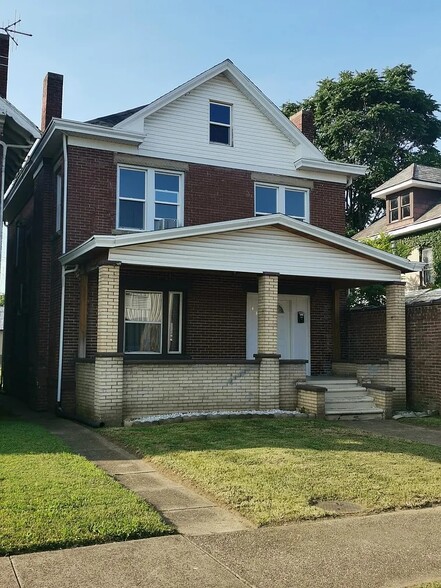 Building Photo - 438 7th Ave