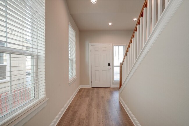 Building Photo - 135 Living Reef Dr