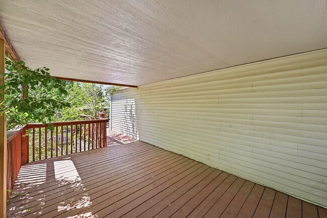Building Photo - $1,985.95 with $300 off the first month's rent, 2 Beds - 2 Bath, Duplex in Lakewood with Cozy Car...