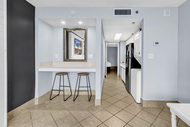 Building Photo - 647 N Creekside Dr
