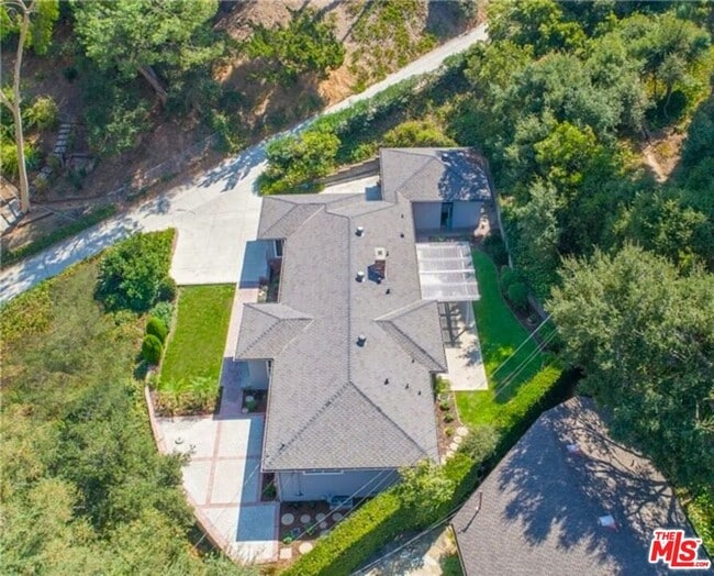 Building Photo - 1290 Clubhouse Dr