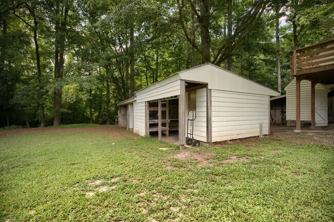 Building Photo - 4320 Providence Rd
