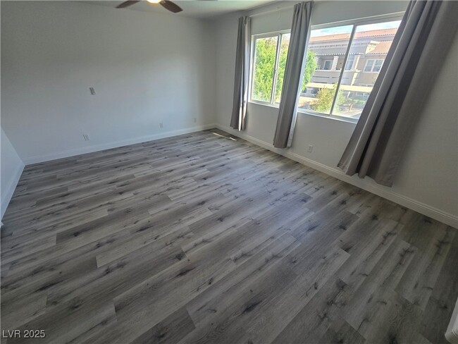 Building Photo - 9893 Canyon Peak Dr