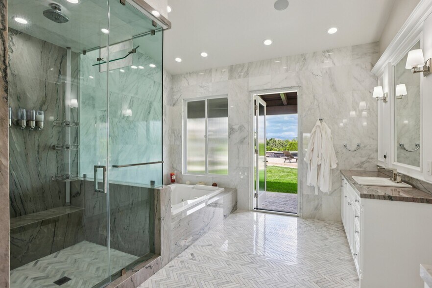 Building Photo - 27048 Triumph Ave