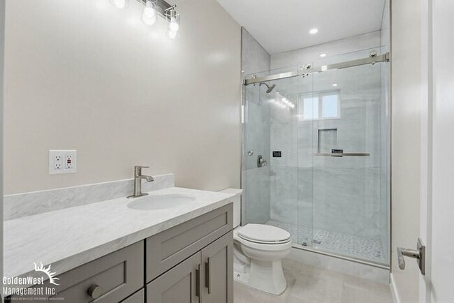 Building Photo - Beautifully Renovated 4Bdm 2Ba Apartment with Modern Finishes in San Diego!