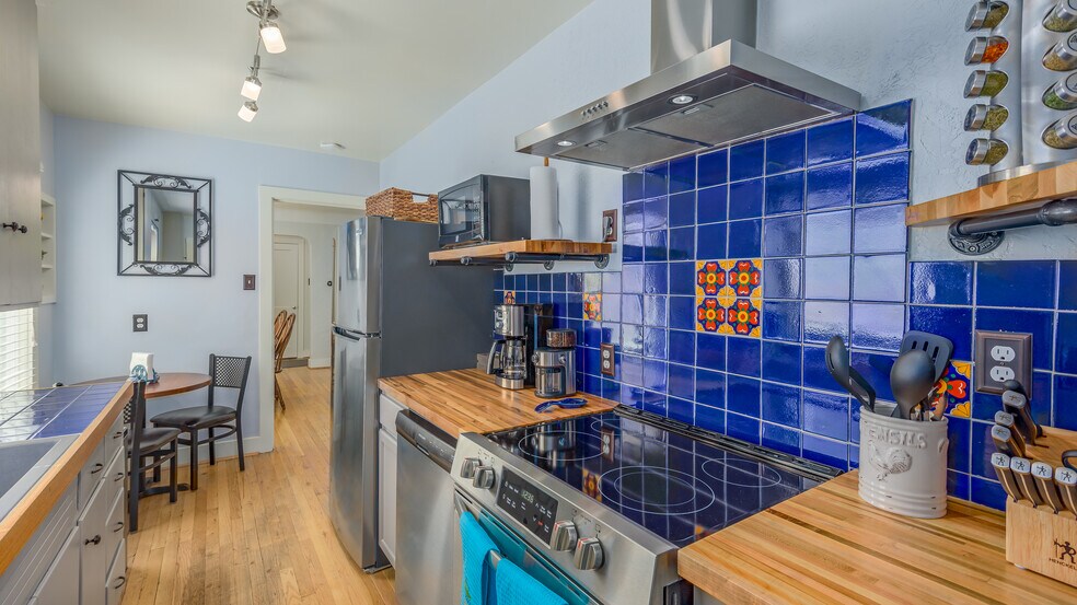 Building Photo - 414 Vassar Dr SE