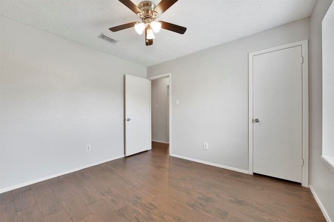 Building Photo - 2502 Ewell Dr