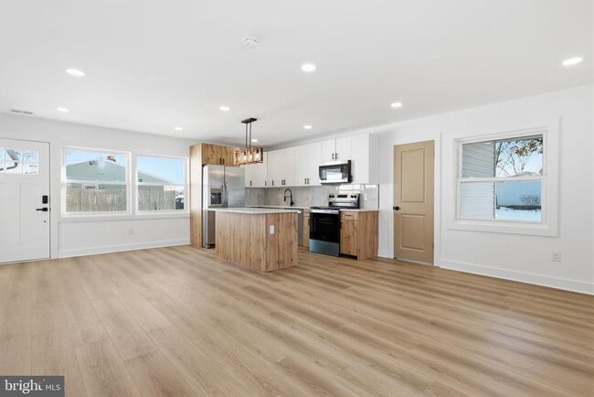 Building Photo - 68 Daffodil Ln