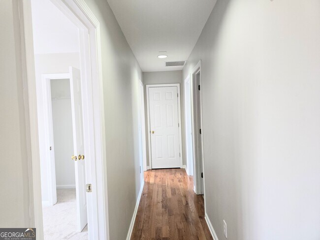 Building Photo - 641 Olde Ivy Way