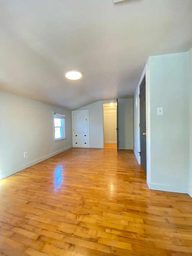 Building Photo - 2409 Omro Rd