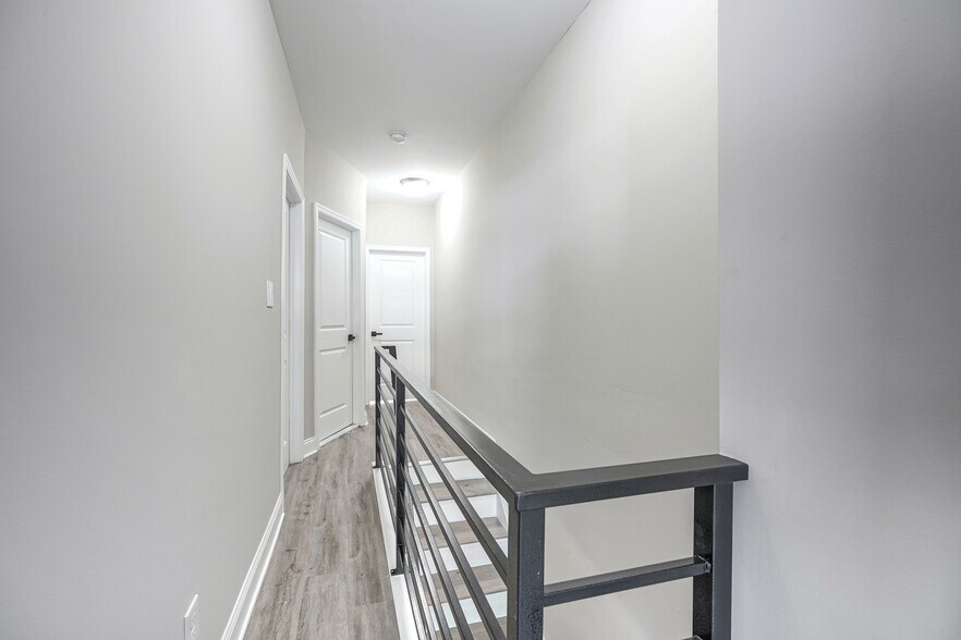 Building Photo - 121 N 51st St
