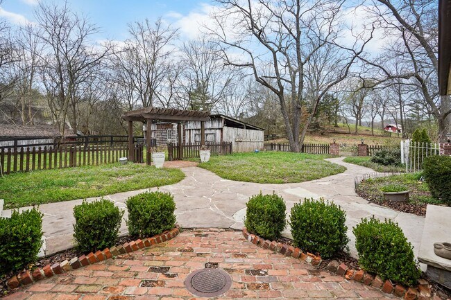 Building Photo - 251 Cheatham Springs Rd