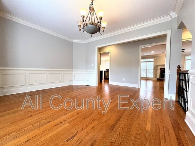Building Photo - 895 Lenox Rd NE