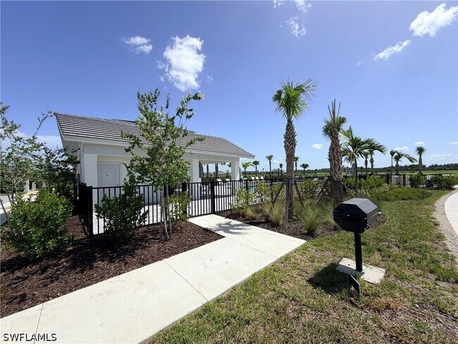 Building Photo - 15285 Grn Acrs Ave