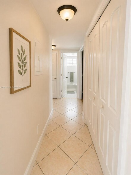 Building Photo - 11051 W Okeechobee Rd