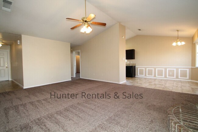 Building Photo - Comfortable 3-Bedroom Home in the Stratfor...