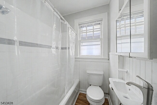 Building Photo - 1329 Alina St