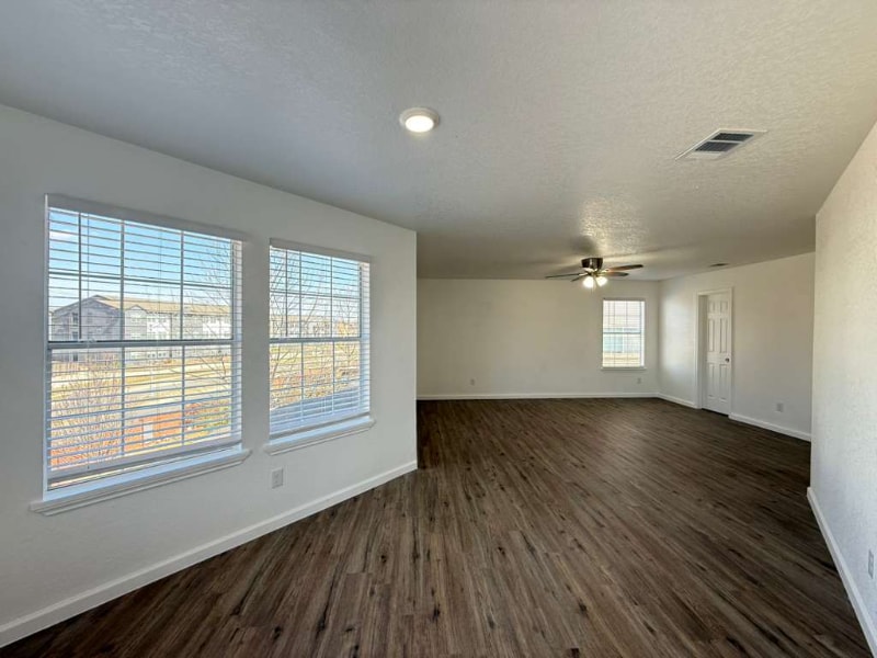 Building Photo - 9339 Mimosa Manor