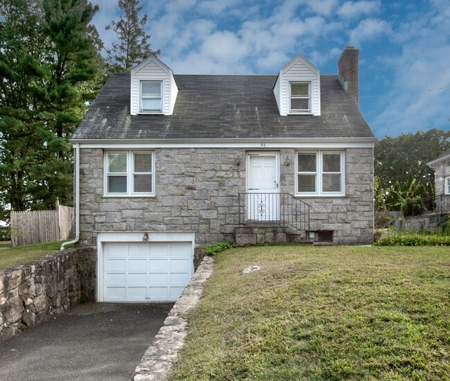Primary Photo - 86 Hecker Ave