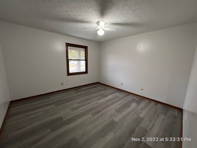 Building Photo - Large Whitehall Ranch Home