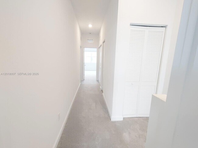 Building Photo - 535 Rivergrass St