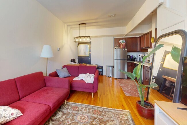 Primary Photo - 319 S 10th St