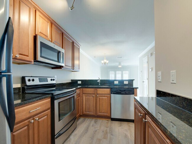 Building Photo - Stunning and completely updated townhome s...