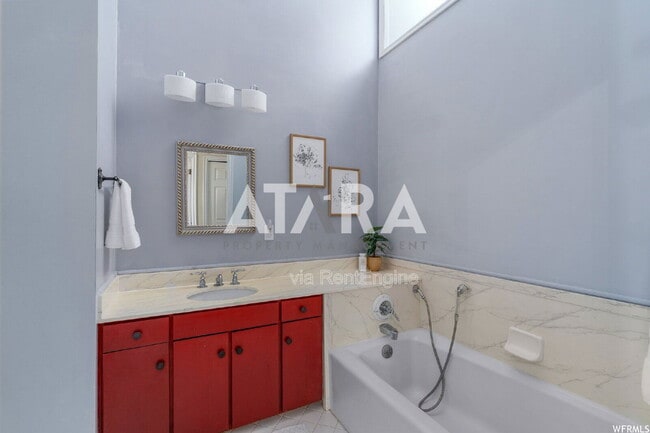 Building Photo - 1577 E Tomahawk Dr