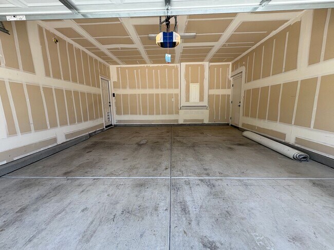 Building Photo - SE Visalia home coming soon!