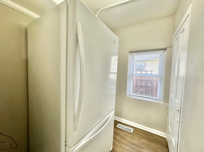 Building Photo - 706 Bluff St