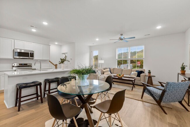 Building Photo - 3bd Marigold in Chapman Trace!