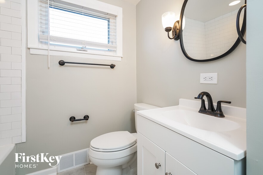 Building Photo - 3970 Jerome Ct