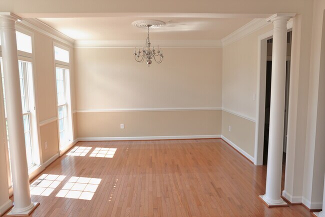 Dining Room - 18 Sharpstead Ln