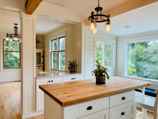 Building Photo - Historic and Peaceful Bainbridge Island Farm