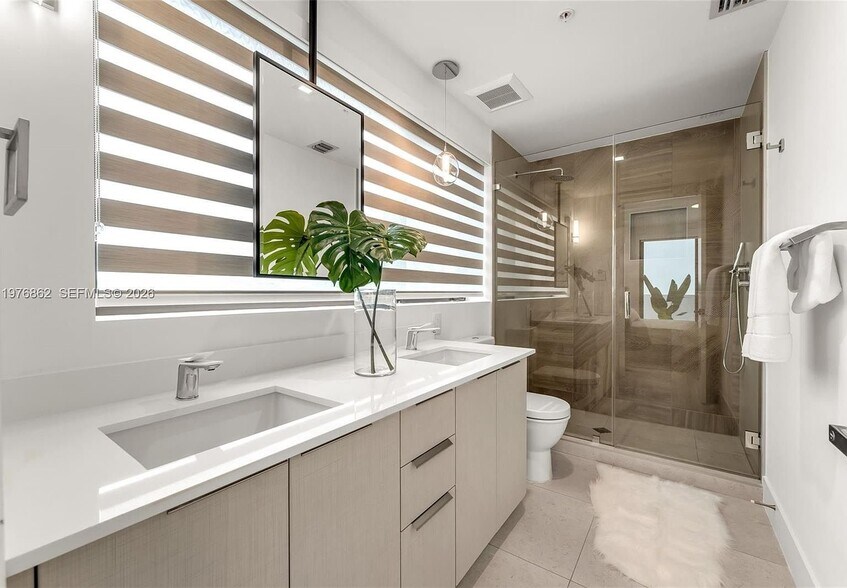 Building Photo - 721 SW 11th St