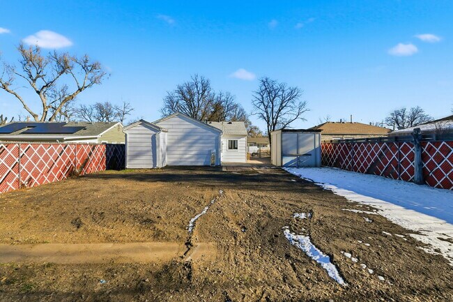 Building Photo - $1,930.95 - 3 Bedrooms, 1 Bathroom, Single Family Home in Aurora with fenced Yard!