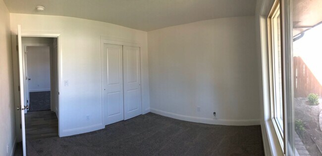 Building Photo - 1035 Red Bud Cir