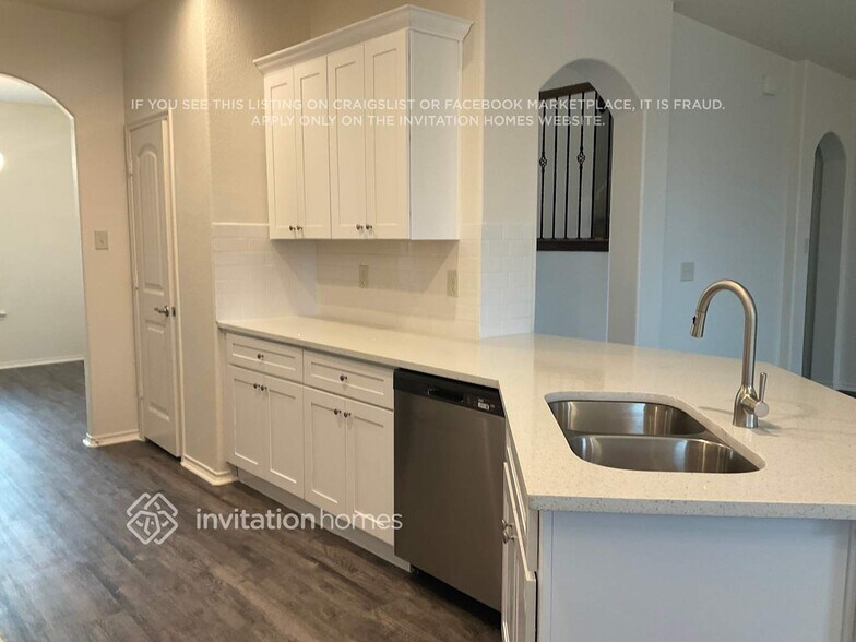 Building Photo - 1408 Red River Dr